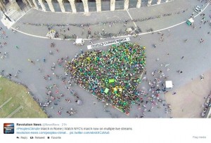 Photo People's Climate March: Rome. Crowd dressed in green forming a heart.